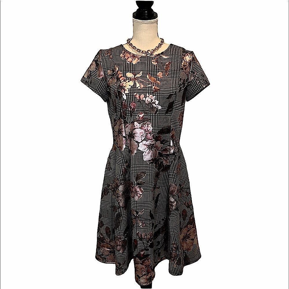 Signature by Robbie Bee matalic flower mod dress PL
